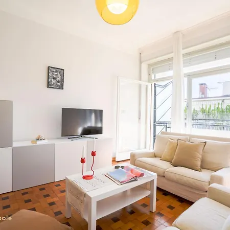 Center Apartment, Sea View & Terrace شقة