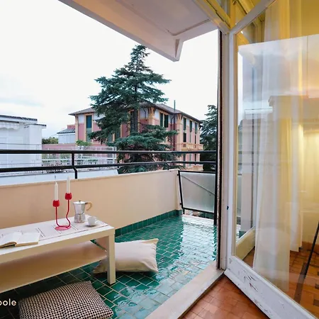 Center Apartment, Sea View & Terrace شقة سانريمو